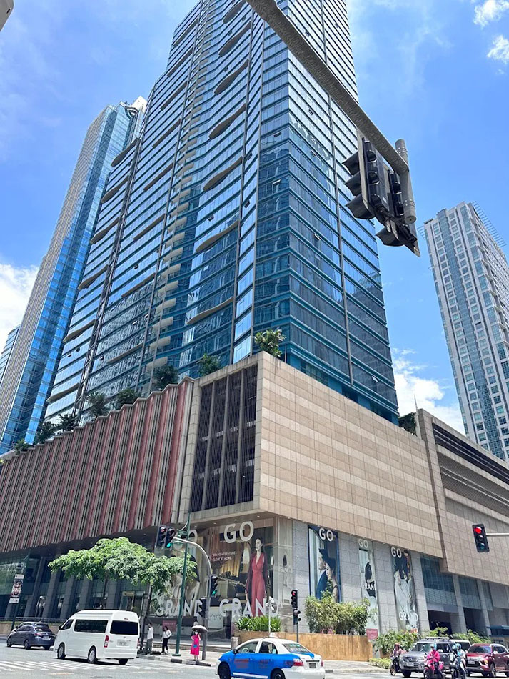 Grand Hyatt Manila Residences