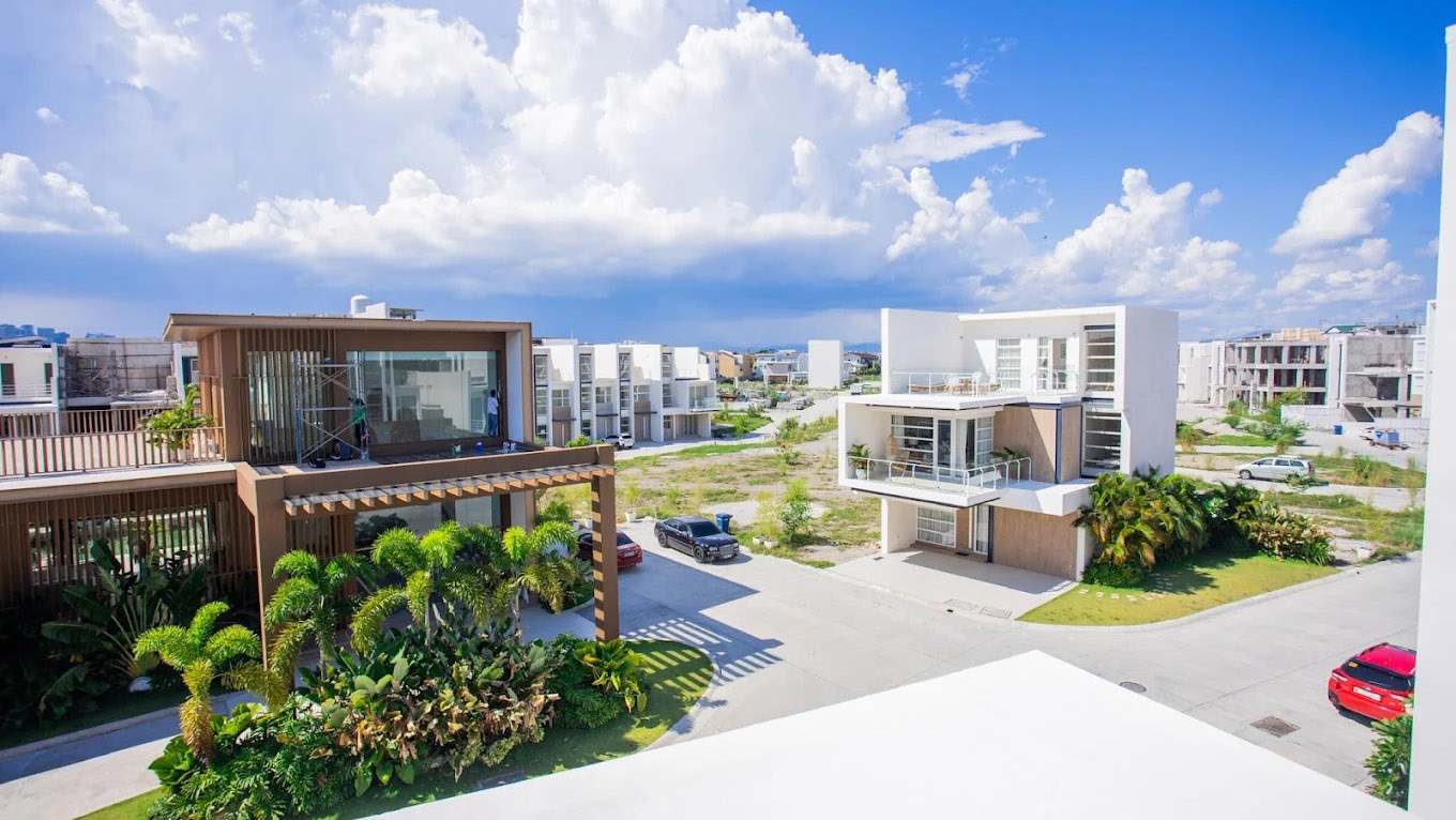M Residences at Mahogany Place 3 02