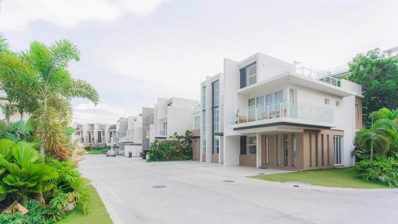 M Residences at Mahogany Place 3 03